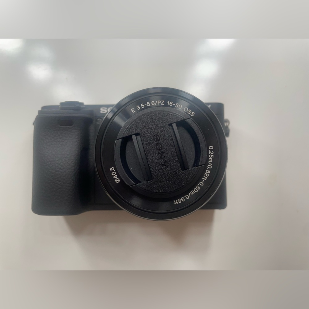 Sony Alpha a6400 Mirrorless Camera with 16-50mm Lens